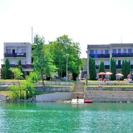 Hotel Fortuna Senec Exteriér fotografie