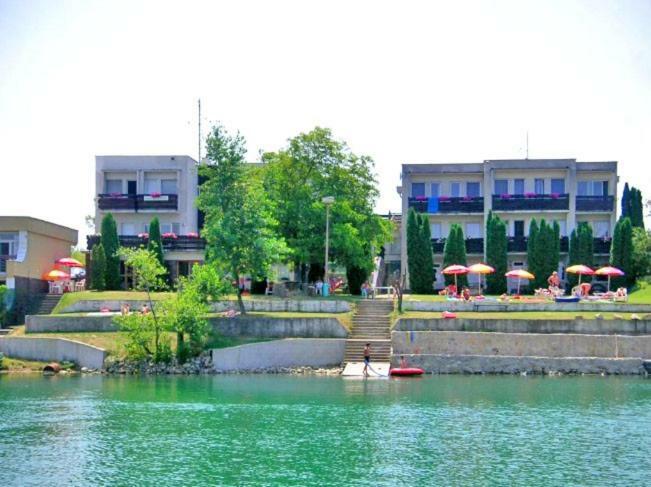 Hotel Fortuna Senec Exteriér fotografie